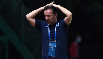 不败争冠输球保级 范帅调侃：我想派上12名球员